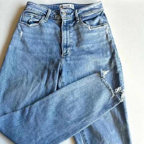 Abercrombie and fitch - Picture 1 of 3